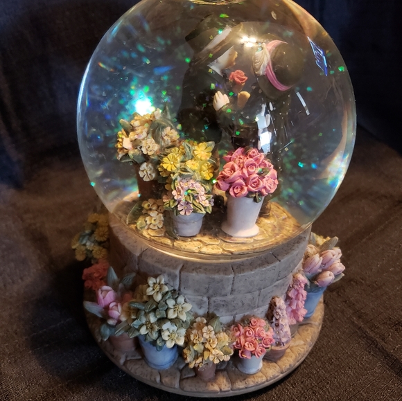 Kim Anderson 'Forever Young' Music Box Snow Globe - Picture 2 of 8